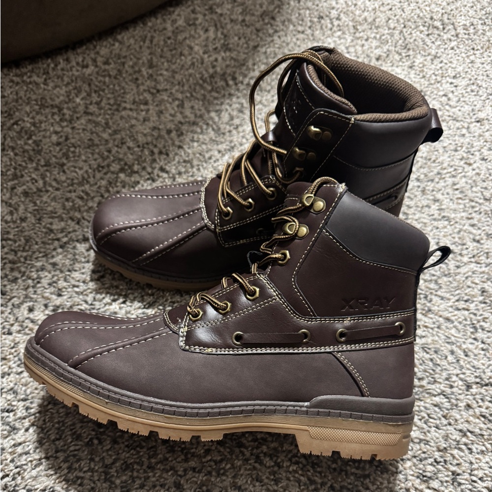 Men weather boots. Brand new. Size 8